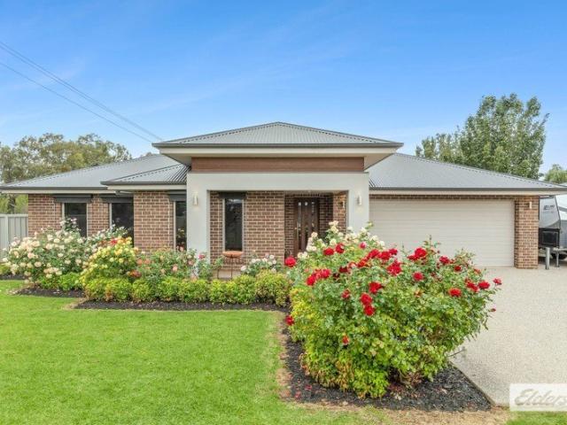 Luxury Living Near the Golf Course!