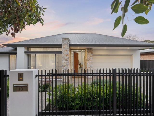 Luxury living over one level in leafy Clarence Park