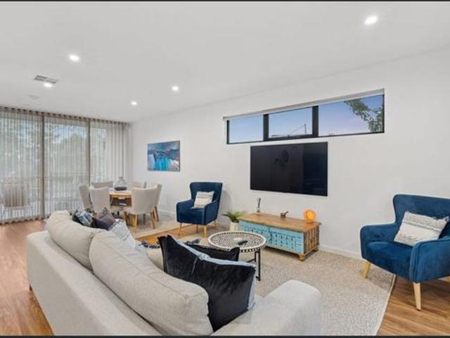 Luxury Living Overlooking the Reserve