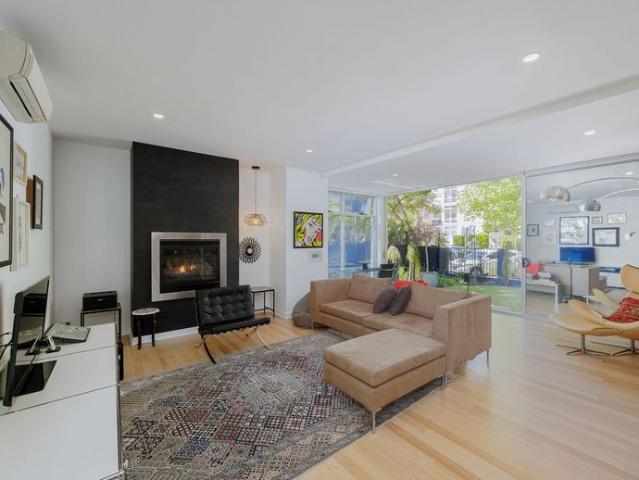 Luxury living on St Kilda Hill