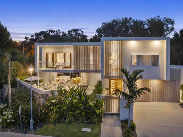 Luxury Living on the Fairway A Coastal Golfside Retreat