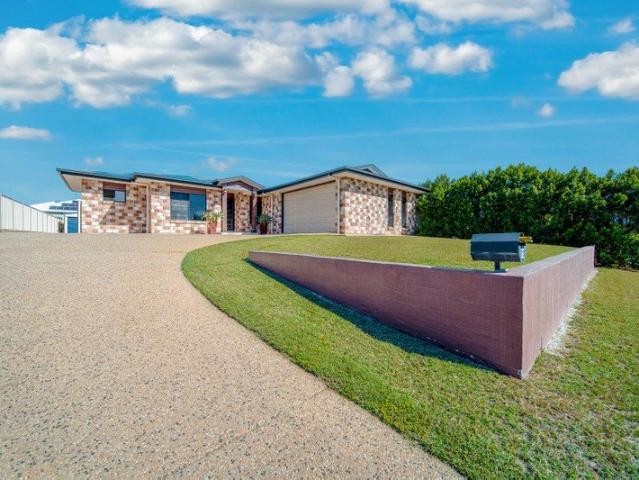Luxury Living on 1,000sqm in Sought After Vines Estate