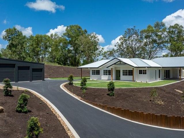 LUXURY LIVING ON 5,882m² BRAND NEW, NEVER LIVED IN!