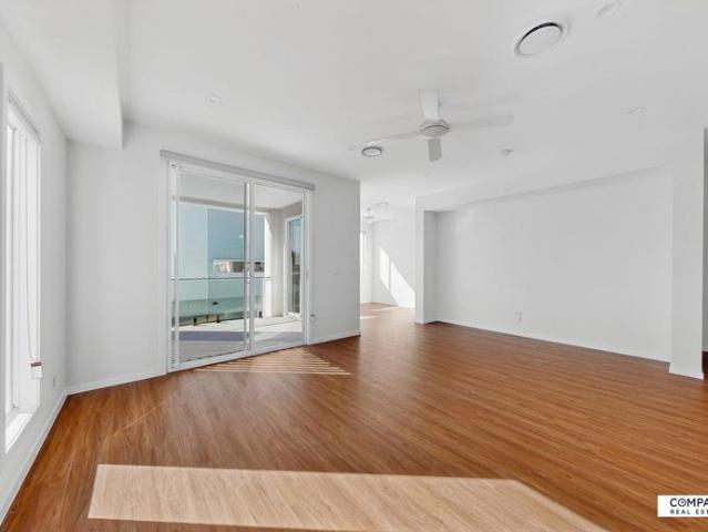 Luxury Living at it's Best In Hope Island