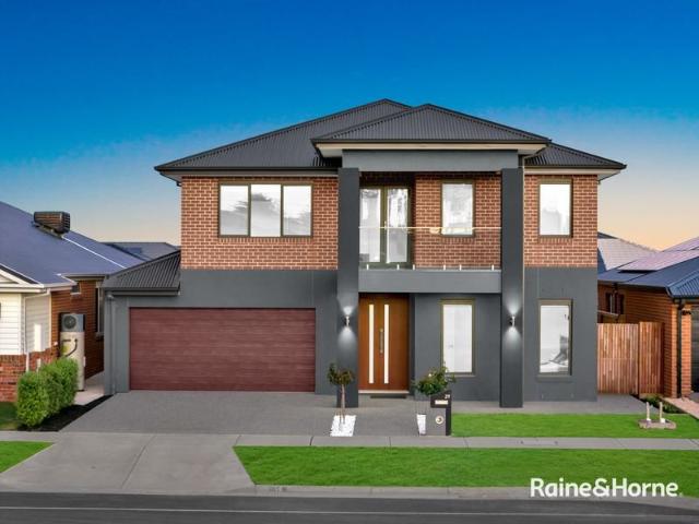 Luxury Living at Its Finest Five Master Bedrooms, Two Kitchens & Premium Features!