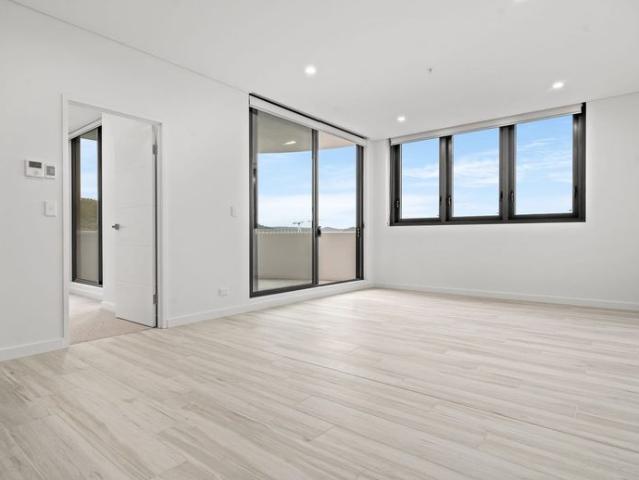 Luxury Living at the Archibald – Stunning Water & District Views