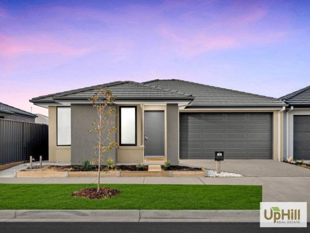 Luxury Living Awaits: Your Dream Home in Clyde!