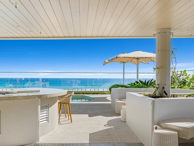 Luxury Living Above Kirra Beach Level 11, Miles Residences