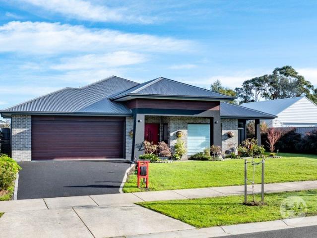Luxury Living by Screw Creek Reserve