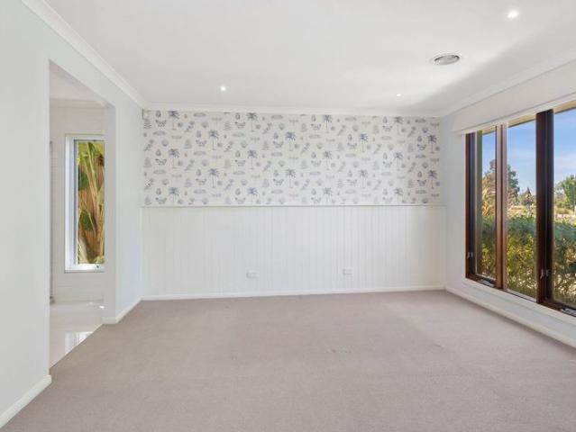 Luxury living, close to the coast!