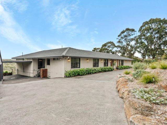 Luxury Living, Designer Distinction And Stunning Views