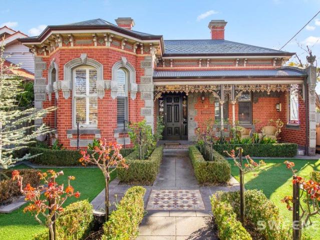 Luxury Living, Four Bedroom Home, Williamstown Beach