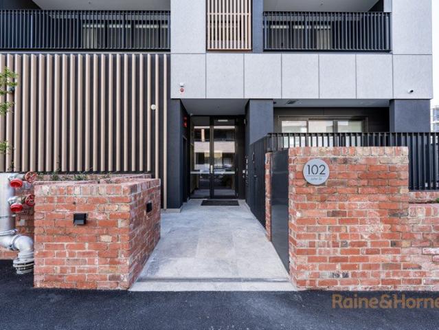 Luxury Living, House Sized Proportions & Private Lift Access