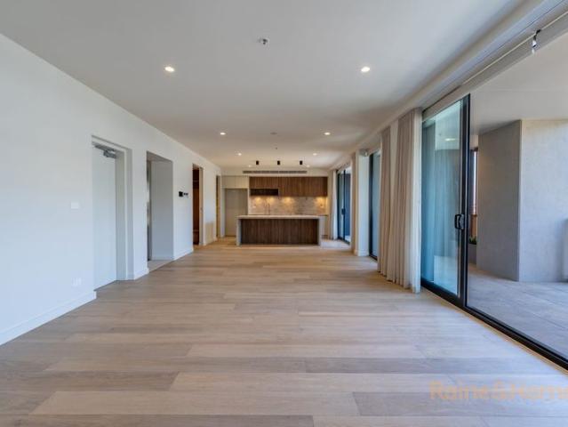 Luxury Living, House Sized Proportions & Private Lift Access