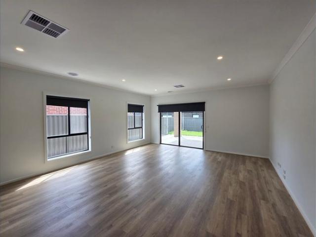 Luxury Living in a Prime Werribee Location, 131 Grandvista Boulevard, Werribee VIC 3030