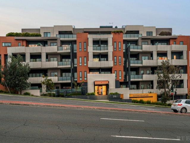Luxury Living in Convenient Surrounds