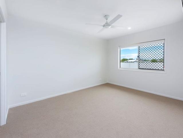 Luxury Living in Coral Cove 3 Bed + Media + Air Con + Solar