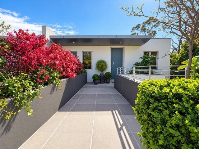 Luxury Living in Kew: State of the Art Boutique Apartment