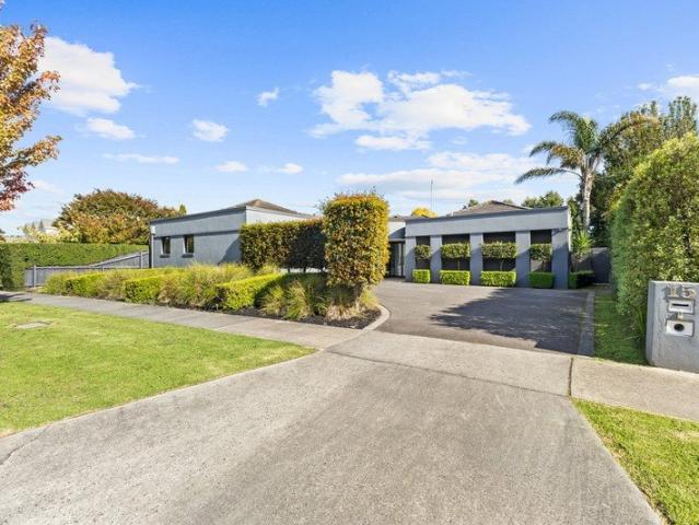 Luxury Living in the West End A Private Family Sanctuary
