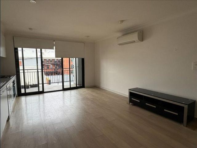 LUXURY LIVING IN THE HEART OF THE PORT!