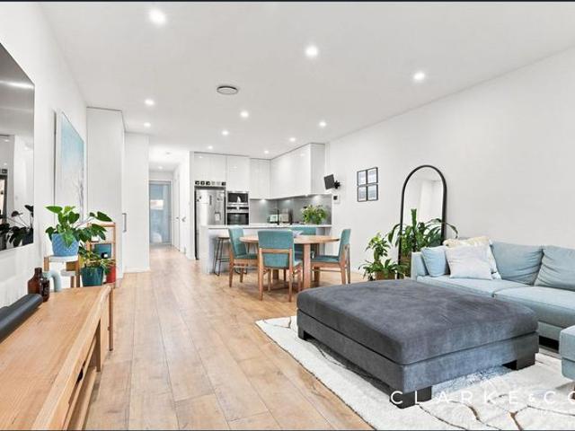LUXURY LIVING IN THE HEART OF COOKS HILL!