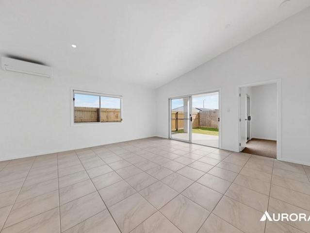 Luxury Living in the Heart of Shoreline Estate!