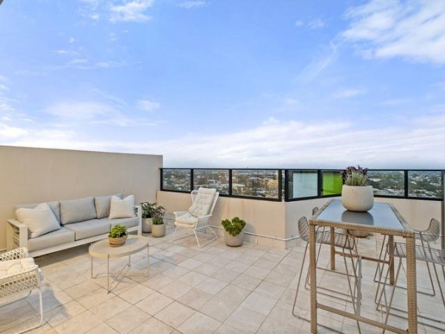 Luxury Living in the Sky Executive Penthouse with Rooftop Oasis 187 sqm 2 level 2 bath 2 car space, leased 12 months $1770 pw