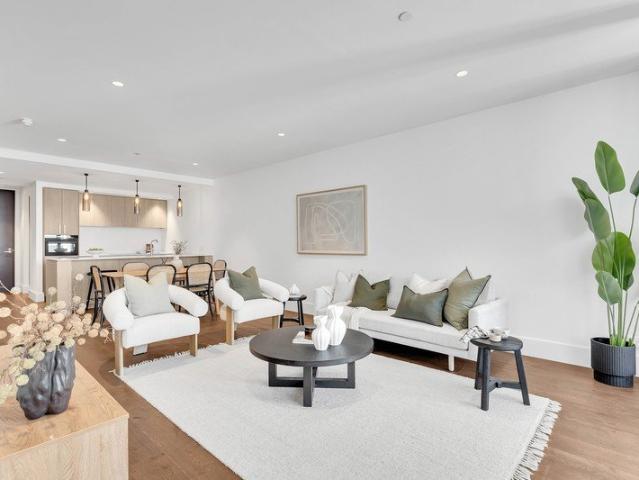 Luxury Living in this Brand New Executive Apartment Uninterrupted Breathtaking Views of the CBD and Park Surrounds
