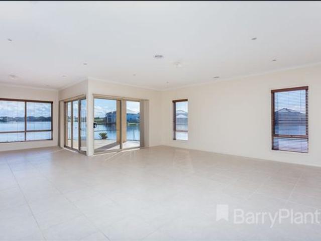 Luxury Living Literally On the Lake's Edge