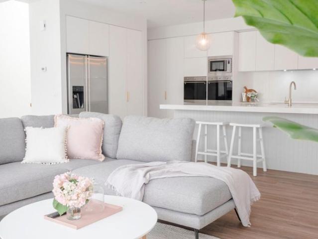 Luxury Living, Prime Position To Our Foreshore