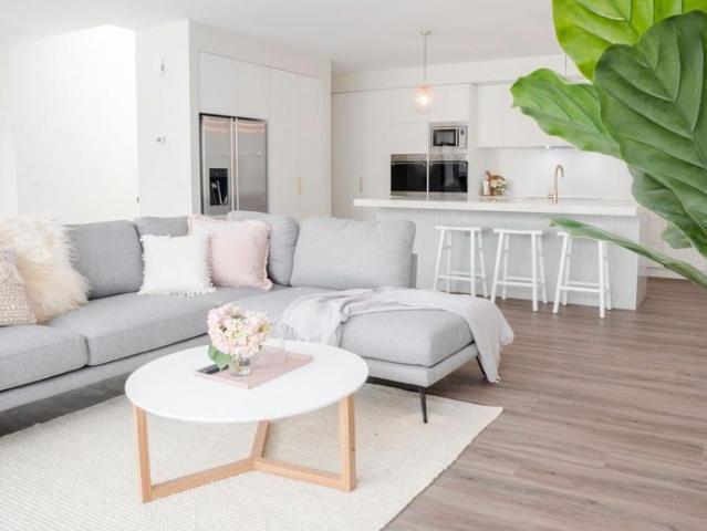 Luxury Living, Prime Position To Our Foreshore