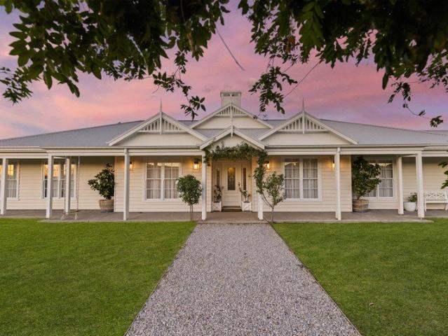 LUXURY LIVING REDEFINED 2,000SQM OF PURE ELEGANCE