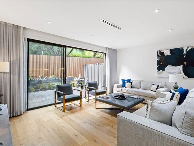 Luxury Living Steps from Keilor Road