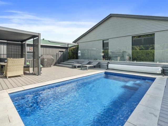 Luxury living Turn key home with all the works completed