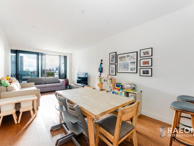 Priced to sell No reasonable offer refused High level, premium apartment, large layout