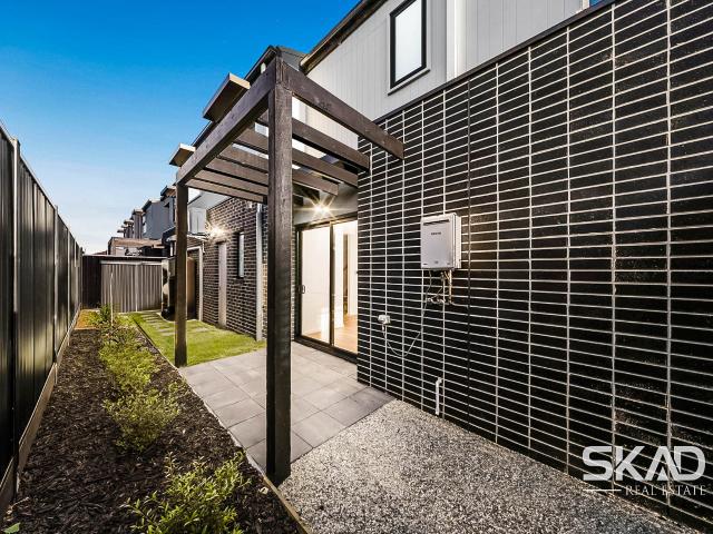Luxury Living with Architectural and Designer Excellence!