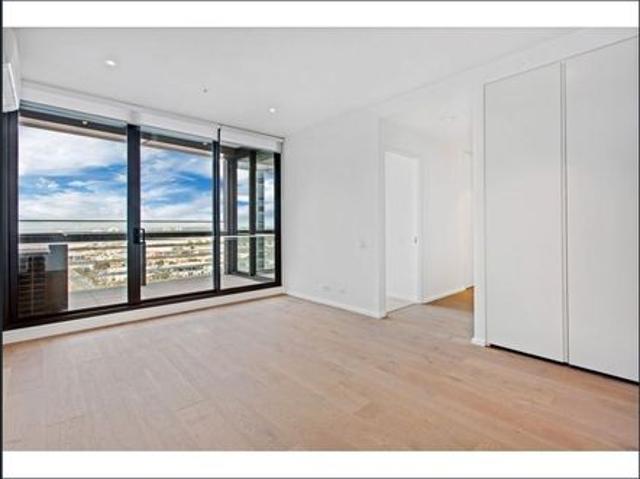 Luxury Living with Breathtaking Bay Views on the 22nd Floor!