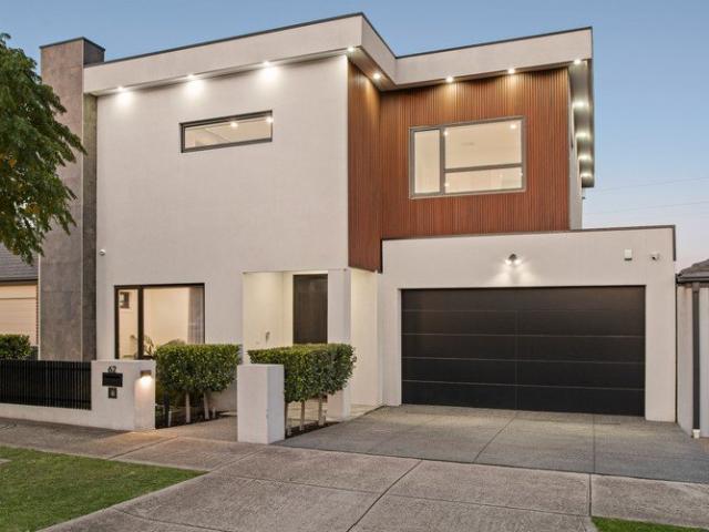 Luxury Living with Breathtaking Views and Room for the Whole Family