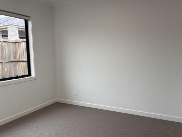Luxury Living with High End Finishes – 27 Allansford Crescent