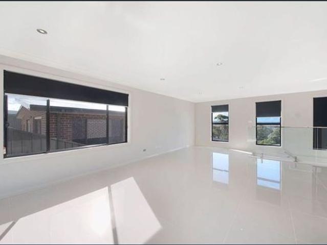 Luxury Living with Lake Illawarra Views