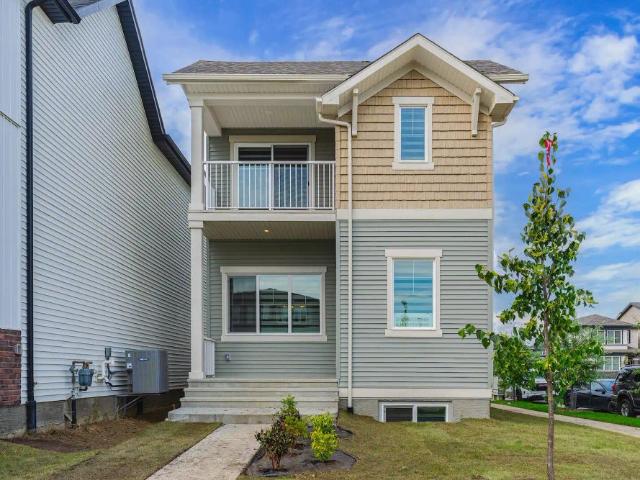 Luxury Living with Soaring Ceilings & Chef's Kitchen in Paisley — 3 Bedrooms Main Floor