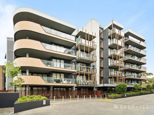 Luxury Living with Spectacular City & Mountain Views in Prestigious Parc Vue