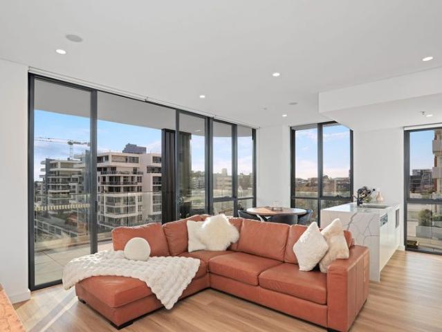 Luxury Living with Spectacular Escarpment Views