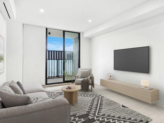 Luxury Living with Stunning City & Bay Views