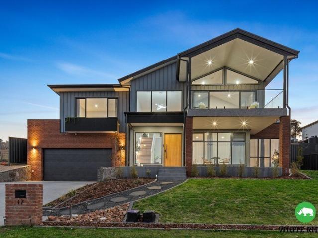 Luxury Living with Sweeping Mountain Views!