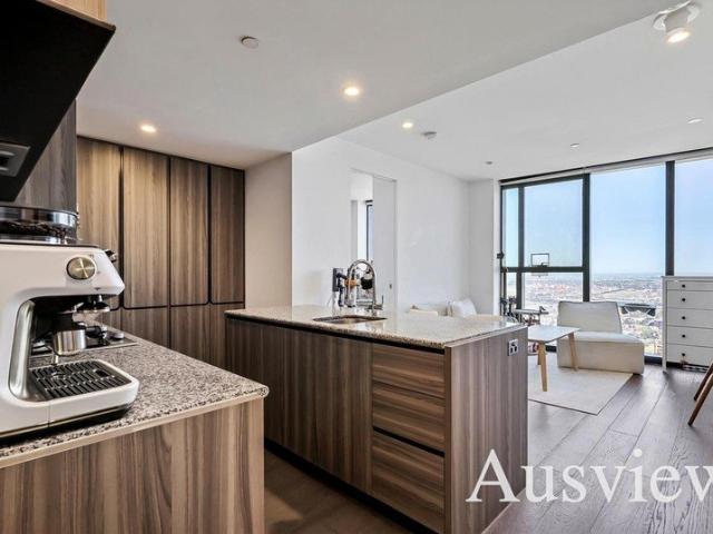 Luxury Living with Panoramic Views and Unmatched CBD Convenience