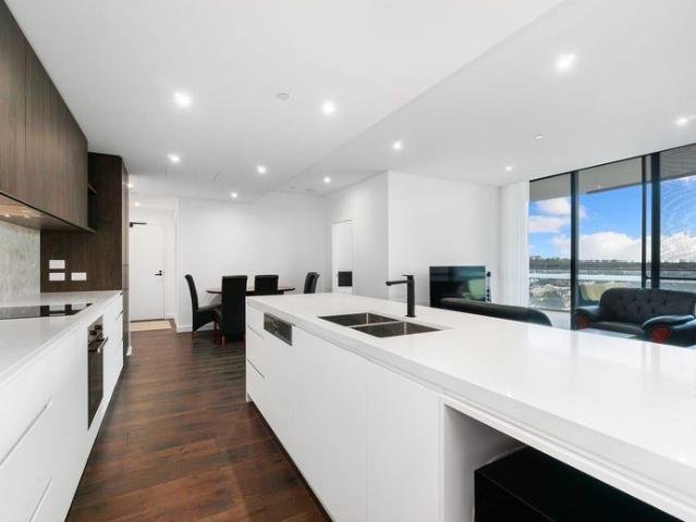 LUXURY LIVING. WITH RESORT STYLE AMENITIES!