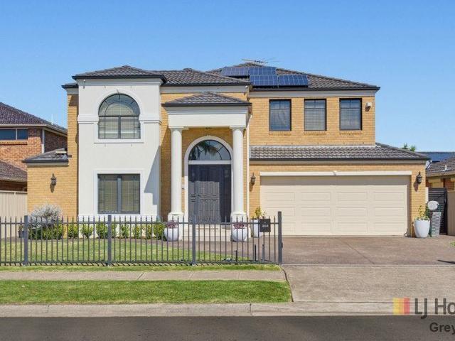 LUXURY LIVING WITH THE LOT ENTERTAINERS DELIGHT!