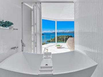Luxury Living with Uninterrupted Whitsunday Views