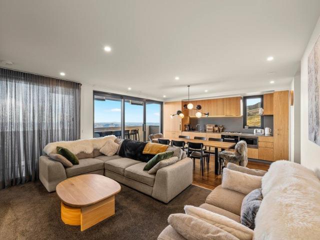 Luxury Living with Unrivalled Drive in Ski Out Access